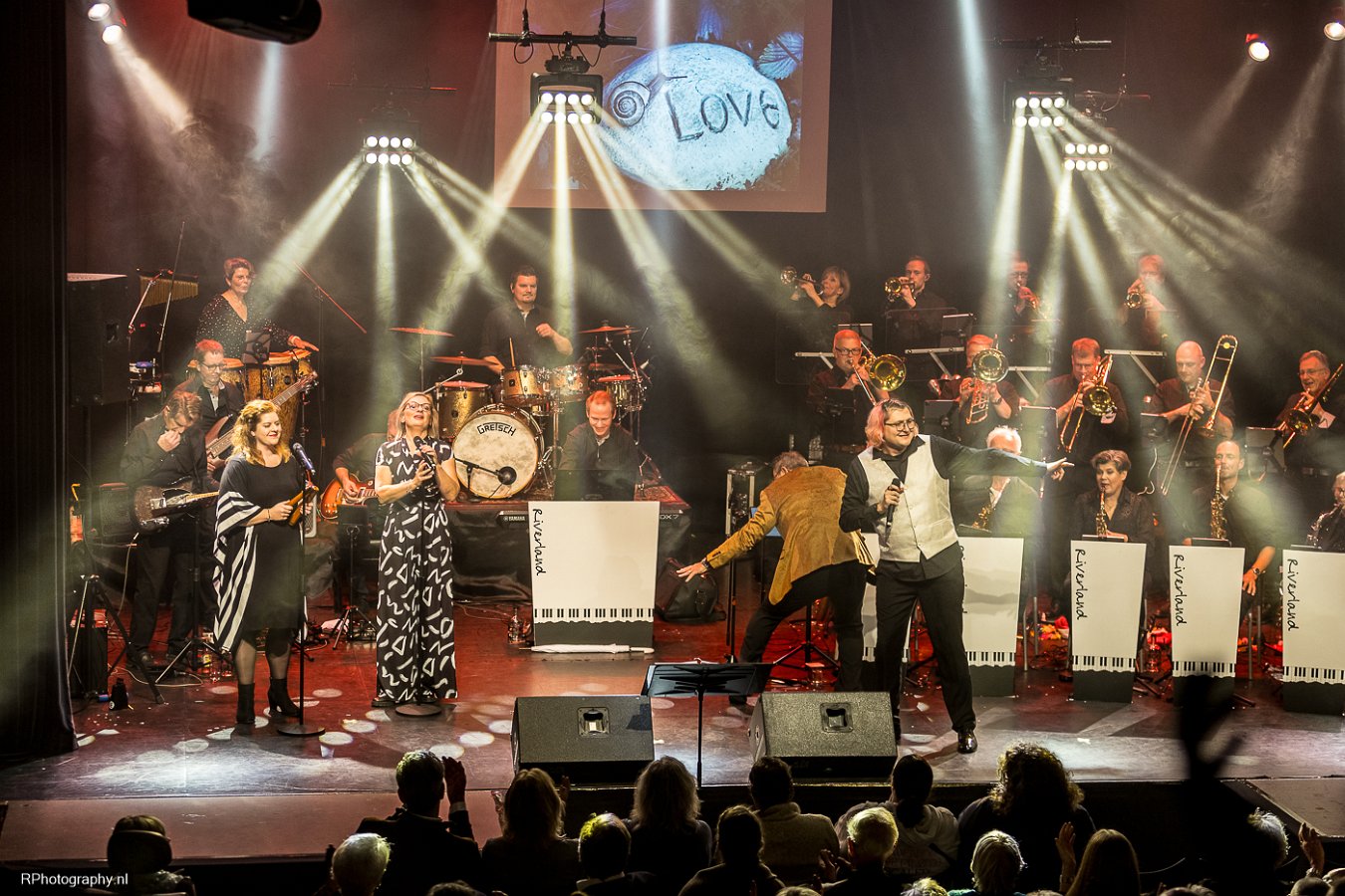 Showorkest Riverland op het podium