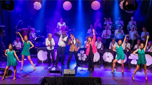 Showorkest Riverland live